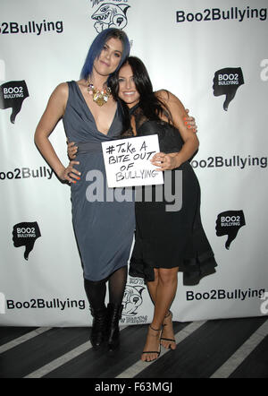 BOO2l'intimidation la prestation au Bootsy Bellows, à accroître la sensibilisation de l'intimidation et à appuyer davantage l'art thérapie, de mentorat, des programmes de sensibilisation et l'œuvre d'éducation offerts par BOO2d' intimidation : Lindsey Shaw, Cassie Scerbo Où : Los Angeles, Californ Banque D'Images