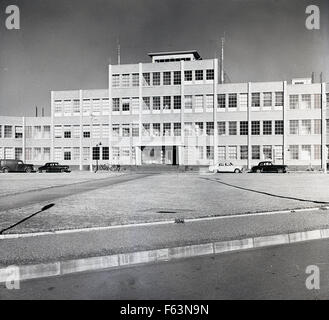 1950 Photo historique montrant l'extérieur de l'aéroport international de Jan Smuts, nommé d'après le 2e premier ministre, Gauteng, Afrique du Sud, près de la ville de Johannesburg. Banque D'Images