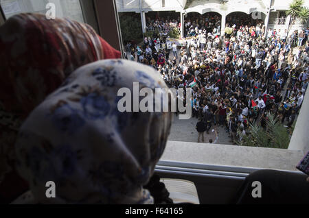 La ville de Gaza, la bande de Gaza, en Palestine. 11Th Nov, 2015. La jeunesse palestinienne marque le 11e anniversaire du dirigeant palestinien Yasser Arafat est mort à l'Université Al-Azhar à Gaza. © Mahmoud Issa/Quds Net News Wire/ZUMA/Alamy Live News Banque D'Images