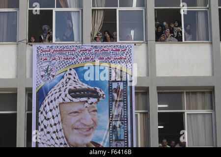La ville de Gaza, la bande de Gaza, en Palestine. 11Th Nov, 2015. La jeunesse palestinienne marque le 11e anniversaire du dirigeant palestinien Yasser Arafat est mort à l'Université Al-Azhar à Gaza. © Mahmoud Issa/Quds Net News Wire/ZUMA/Alamy Live News Banque D'Images