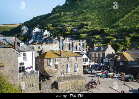 Issac Port de pêche et village de vacances sur la côte nord des Cornouailles. Emplacement pour Doc Martin séries télé Banque D'Images