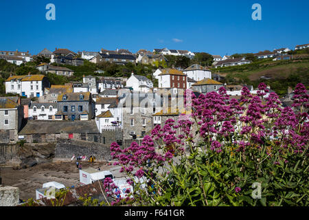 Issac Port de pêche et village de vacances sur la côte nord des Cornouailles Banque D'Images