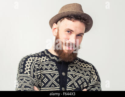 Beard man portrait en chapeau brun studio portrait Banque D'Images