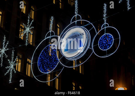 Londres, Royaume-Uni. 11 novembre 2015. Les lumières de Noël sur l'écran au-dessus du Strand, célébrant la NorthBank de Trafalgar Square, The Strand à Aldwych. Crédit : Stephen Chung / Alamy Live News Banque D'Images