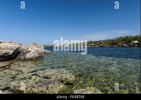 Côte rocheuse de la baie Georgienne, en Ontario, près de Tobermory (Ontario) Banque D'Images