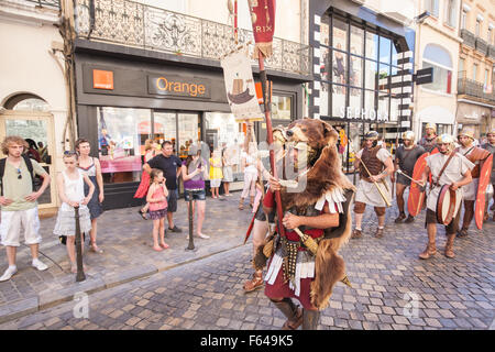 Des soldats romains en re-enactment en Roman construit Narbonne, France.Au Sud,France,vacances,côte,du,Canal du Midi,l'été,, Banque D'Images