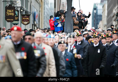 Ottawa, Canada. 11Th Nov, 2015. Anciens combattants prennent part à des cérémonies du Jour du Souvenir au Monument commémoratif de guerre à Ottawa, Canada, le 11 novembre, 2015. Crédit : Chris Roussakis/Xinhua/Alamy Live News Banque D'Images