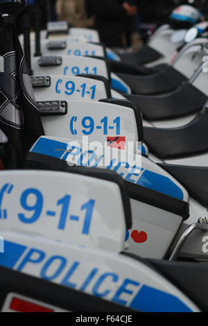 Montréal, Canada. 11Th Nov, 2015. Motos de police garée pendant la célébration du Jour du souvenir à l'Université McGill à Montréal, au Québec, le 11 novembre 2015. Credit : Lee Brown/Alamy Live News Banque D'Images