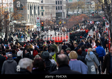 Montréal, Canada. 11Th Nov, 2015. Célébrations du Jour du souvenir à l'Université McGill à Montréal, au Québec, le 11 novembre 2015. Credit : Lee Brown/Alamy Live News Banque D'Images