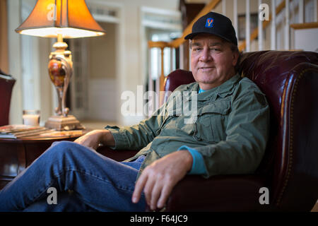 Powder Springs, GA, USA. 11Th Nov, 2015. DAVID THOMAS, un ancien combattant de l'Armée de la guerre du Vietnam, pose pour un portrait dans son domicile en Géorgie. Thomas déployés au Vietnam à partir de 1970-1971. © Branden Camp/ZUMA/Alamy Fil Live News Banque D'Images