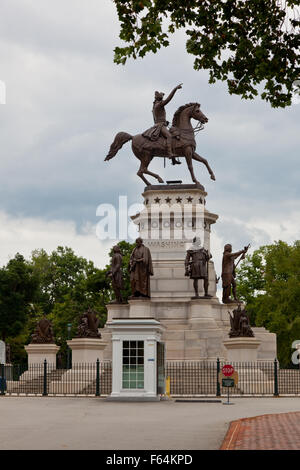 Statue équestre de George Washington sur le motif Capitol Virginie Banque D'Images