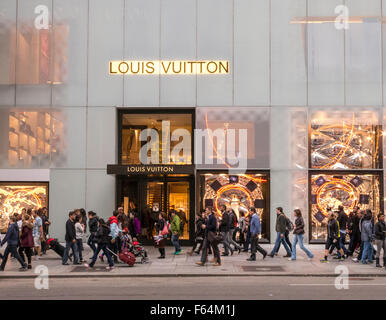 Paris. 8th district. Montaigne avenue. Frontage of the shop Louis Vuitton  Stock Photo - Alamy
