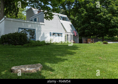 Extérieur de la maison à trois étages, Connecticut, États-Unis. style des années 1960 Banque D'Images