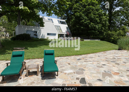 Extérieur de la maison à trois étages, Connecticut, États-Unis. style des années 1960 Banque D'Images