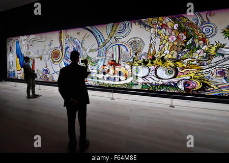 Tokyo, Japon. 11Th Nov, 2015. Les clients d'art photographie la captivante d'art de renommée internationale du Japon de l'artiste contemporain Takashi Murakami à l'exposition Takashi Murakami : Les 500 Arhats au Mori Art Museum, Tokyo, Japon. La photographie dans les galeries de l'exposition Takashi Murakami : Les 500 Arhats est autorisé pour un usage privé et pour le partage sur les médias sociaux. L'exposition au Musée d'art Mori s'étend d'Octobre 31, 2105 à mars 6, 2016.© 2012 Takashi Murakami/Kaikai Kiki Co., Ltd. Tous droits réservés. © Rory joyeux/ZUMA/Alamy Fil Live News Banque D'Images