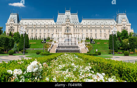 IASI, Roumanie - 03 août 2015 : Palais de la culture n'a pas moins de 299 chambres accueillir quatre musées, objets historiques, art ga Banque D'Images