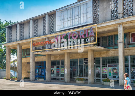 IASI, Roumanie - 03 août 2015 : Ancien Cinéma Victoria à Iasi, Roumanie, le cinéma post-comunist bâtiment qui résiste encore et Banque D'Images