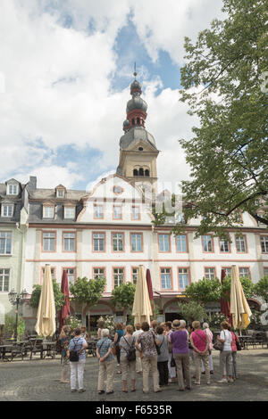 Groupe de femmes touristes voyageurs au plan Am Square, Koblenz, Allemagne, Europe Banque D'Images