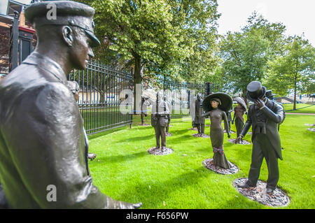 Royal Ascot. Sculpture intitulée "Unir deux sociétés", à l'origine commandé par M. W J Gredley.Gates proviennent de Harland and Wolff Co. Banque D'Images