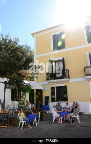 La Savina, pub charmant dans la vieille ville de Dalt Vila à Ibiza, Espagne Banque D'Images
