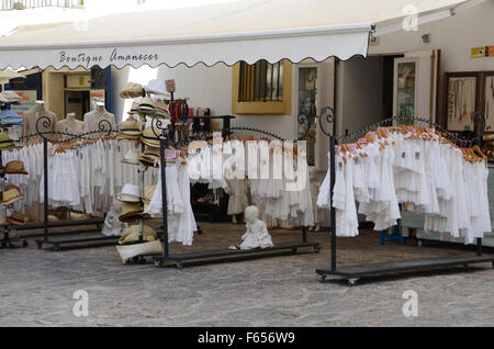 Shopping à Dalt Vila, la vieille ville d'Eivissa, Ibiza, Espagne Banque D'Images