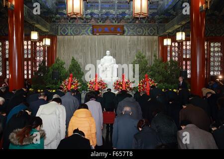 Beijing, Chine. 12Th Nov, 2015. Une cérémonie est organisée par la Conférence consultative politique du peuple chinois (CCPPC) pour commémorer le 149e anniversaire de la naissance de Sun Yat-sen, un grand héros national, patriote et l'avant-coureur de la révolution démocratique, à Zhongshan Park à Beijing, capitale de la Chine, 12 novembre 2015. © Ding Haitao/Xinhua/Alamy Live News Banque D'Images