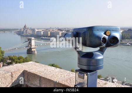 Télescope rétro et troubles de ville de Budapest Hongrie Banque D'Images