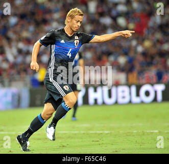 Singapour. 12Th Nov, 2015. Le Japon Keisuke Honda célèbre après avoir marqué lors de la Coupe du Monde 2018 Groupe E match qualificatif de l'Asie entre Singapour et le Japon dans le Stade National, le 12 novembre 2015. Credit : Puis Chih Wey/Xinhua/Alamy Live News Banque D'Images