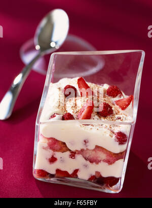 Tiramisu aux fraises mara des bois (sujet : les fruits d'été) Banque D'Images