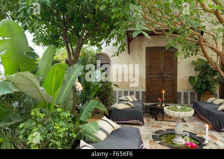 La cour de la boutique Riad El Fenn, hôtel appartenant à Vanessa Branson, Médina de Marrakech, Maroc Banque D'Images