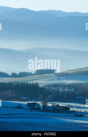 Le village des Highlands de Strathpeffer en hiver, en Écosse. Banque D'Images