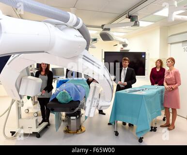 Nimègue, 12-11-2015 La Reine Máxima HM HM La Reine Máxima ouvre trois chambres d'exploitation novatrices dans l'innovation médicale et de la technologie Expert Centre (MITEC) de l'Université Radboud de Nimègue extérieure/vEmst/PRE/Albert Ph.van der Werf/Pays-Bas OUT - AUCUN FIL SERVICE - Banque D'Images