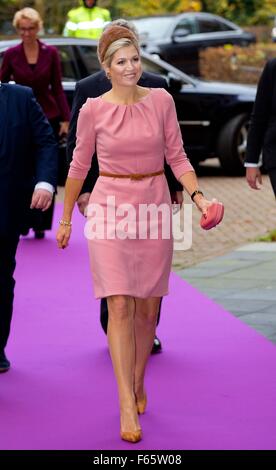 Nimègue, 12-11-2015 La Reine Máxima HM HM La Reine Máxima ouvre trois chambres d'exploitation novatrices dans l'innovation médicale et de la technologie Expert Centre (MITEC) de l'Université Radboud de Nimègue PRE/Albert Ph.van der Werf/Pays-Bas OUT - AUCUN FIL SERVICE - Banque D'Images