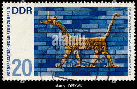 Allemagne - VERS 1966 : timbres en l'Allemagne de l'illustre Musée de l'ancien Proche-Orient à Berlin, détail de la porte d'Ishtar Banque D'Images