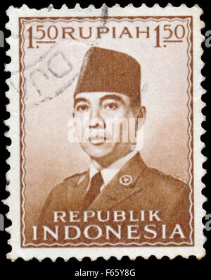 Indonésie - VERS 1953 : timbres en l'Indonésie présente le premier président indonésien Sukarno, vers 1953 Banque D'Images