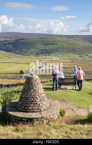 Une vue sur le Col Buttertubs de Swaledale, Yorkshire Dales National Park, North Yorkshire, England, UK Banque D'Images