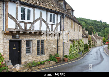 Castle Combe considéré par certains comme "le plus joli village de l'Angleterre', Wiltshire, England, UK Banque D'Images