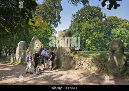 Wayland's Smithy néolithique un long barrow et tombeau de chambre site, Oxfordshire, Angleterre, Royaume-Uni Banque D'Images