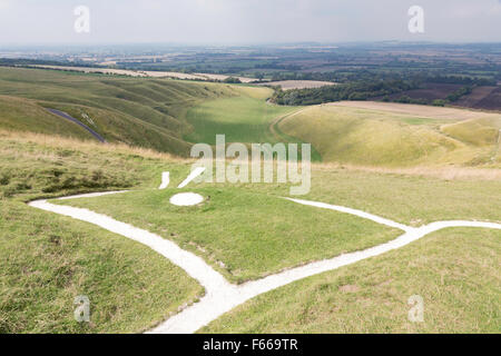 À la recherche de l'Uffington White Horse vers la crèche et les géants comme suit, Oxfordshire, England, UK Banque D'Images