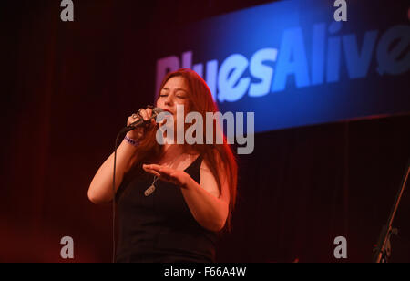 Sumperk, République tchèque. 12Th Nov, 2015. Jan Galach Band de Pologne et singer Karolina Cygonek effectue dans le Blues Alive festival à Sumperk, République tchèque, le 12 novembre 2015. © Ludek Perina/CTK Photo/Alamy Live News Banque D'Images