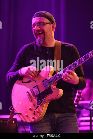 Sumperk, République tchèque. 12Th Nov, 2015. Jan Galach de Pologne et la bande et le guitariste Marek Kobuz effectue dans le Blues Alive festival à Sumperk, République tchèque, le 12 novembre 2015. © Ludek Perina/CTK Photo/Alamy Live News Banque D'Images