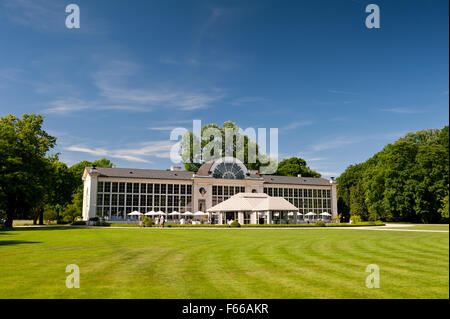 Le restaurant Belvedere, dans un bâtiment extérieur large vue à Royal de Lazienki Park place travel attraction touristique, parc Lazienki polonais Banque D'Images