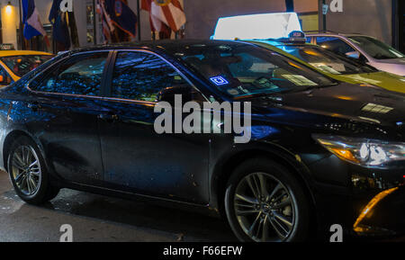 Une livrée Uber se déplace dans le centre de Manhattan à New York le Mardi, Novembre 10, 2015, 2015. (© Richard B. Levine) Banque D'Images