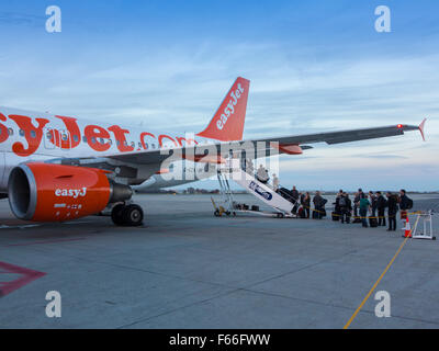 Avion Easyjet à l'aéroport de Prague Banque D'Images