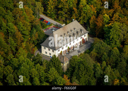 Région de l'ancienne auberge de jeunesse avec cheminée, les réfugiés, les réfugiés de la crise de logement, Meschede, Sauerland, Banque D'Images