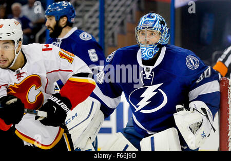 Tampa, Floride, USA. 12Th Nov, 2015. DIRK SHADD | fois .le Lightning de Tampa Bay en gardien Ben Bishop au cours net deuxième période action contre les Flames de Calgary à l'Amalie Arena à Tampa jeudi soir (11/12/15) © Dirk Shadd/Tampa Bay Times/ZUMA/Alamy Fil Live News Banque D'Images