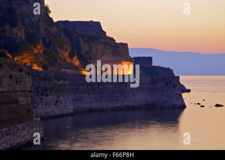 Le vieux fort et l'église de Saint George, vieille ville de Corfou, Corfou, îles Ioniennes, îles grecques, Grèce, Europe Banque D'Images