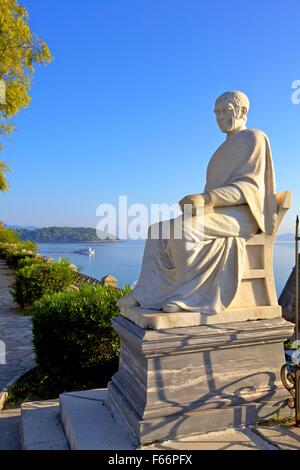 Statue de Frederick North, 5e comte de Guilford à Boschetto Jardins, vieille ville de Corfou, Corfou, îles Ioniennes, îles Grecques Banque D'Images