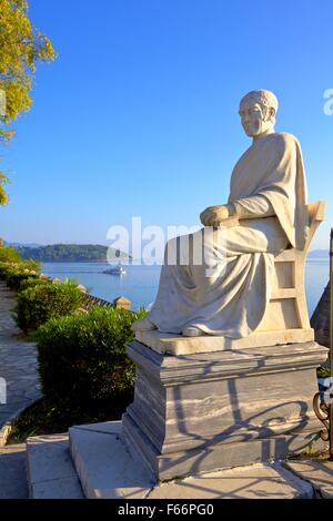 Statue de Frederick North, 5e comte de Guilford à Boschetto Jardins, vieille ville de Corfou, Corfou, îles Ioniennes, îles Grecques Banque D'Images