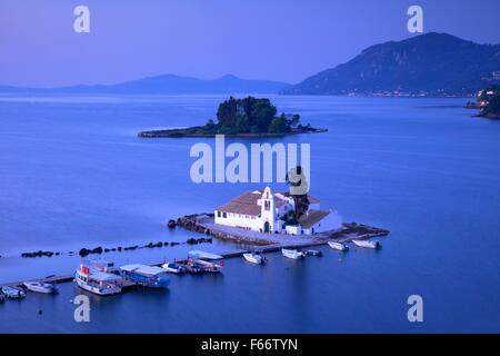 Monastère de Vlachernes et l'église de Pantokrator sur l'île de la souris, Kanoni, Corfou, les Îles Ioniennes Banque D'Images